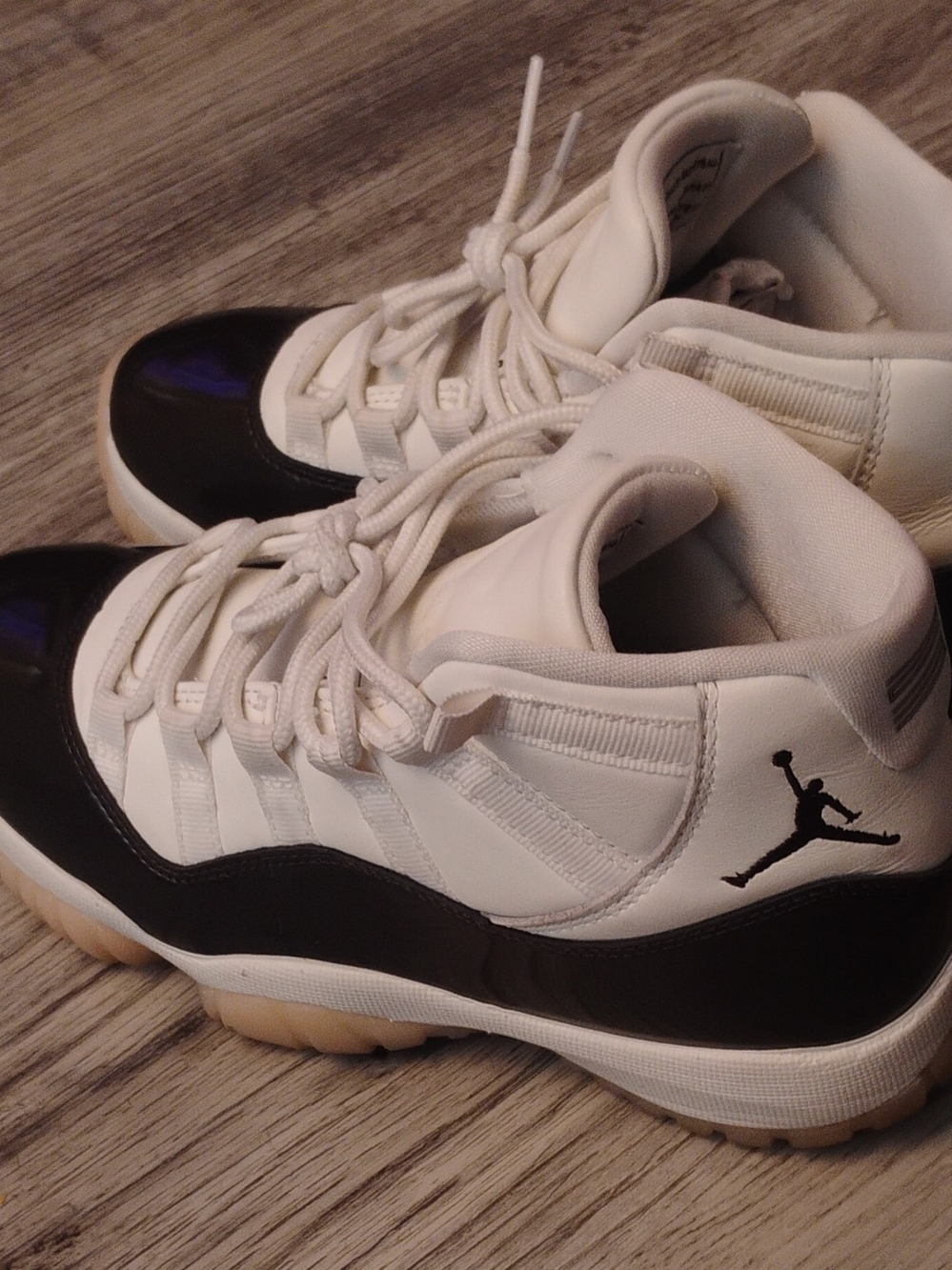 Jordan Air Jordan 11 Mid Top White Black Leather Sneakers Us 6Y